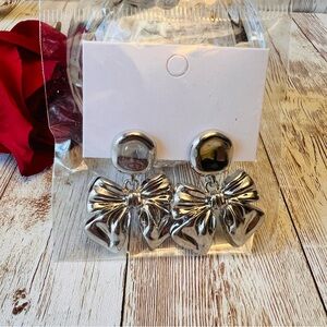 Silver bow earrings